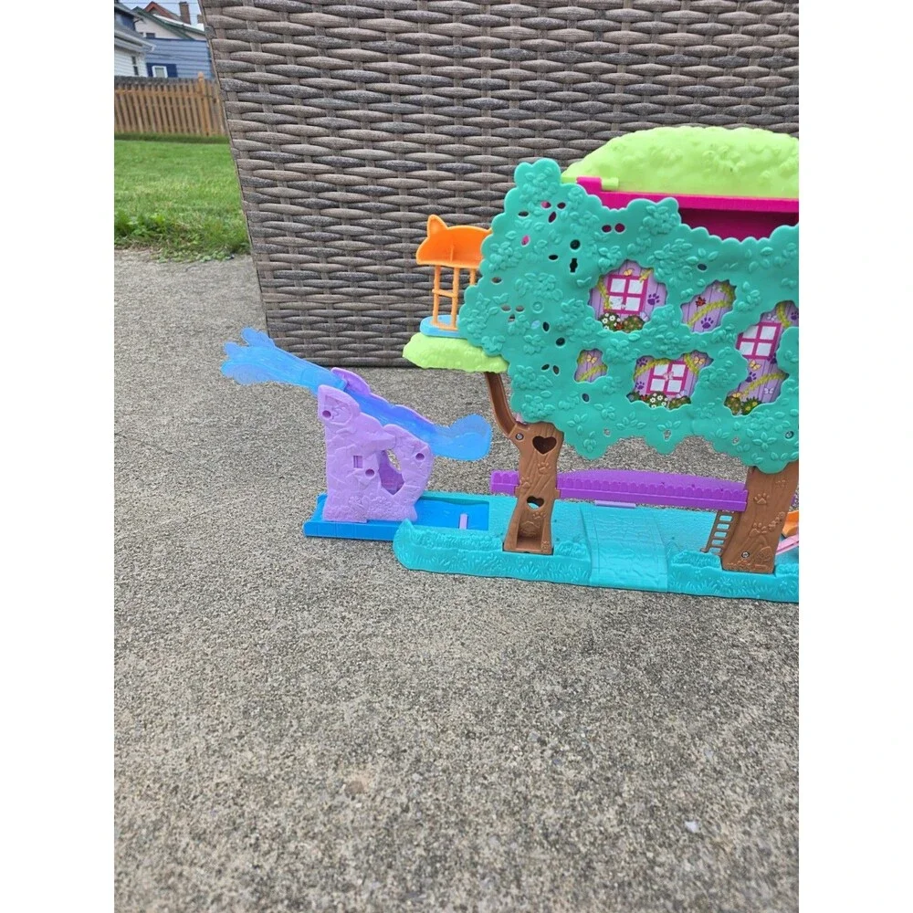 Mattel Polly Pocket Pollyville Pet Adventure Treehouse Folding Playset Slide HHH